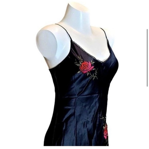 Vintage Victoria's Secret Black Embroidered Slip Dress Gown 100% silk M - Picture 3 of 10